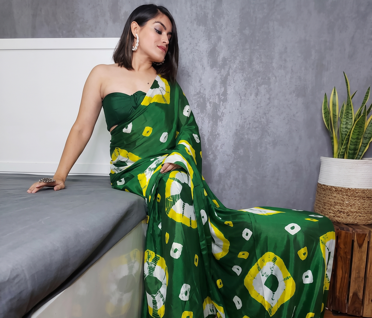 Meera Abstract Print Georgette Saree