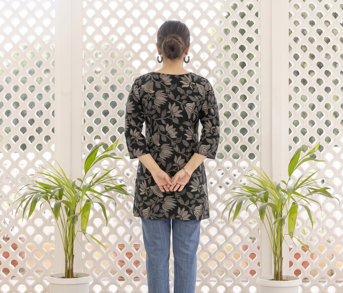 DRESSAR Women Printed Viscose Rayon Straight Kurta || Women Floral Print Viscose Rayon Straight Kurta || Women Floral Print Viscose Rayon Short Kurta || Top For Women || Crop Top || Girls Top || Black Top